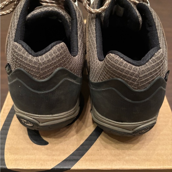 Oboz Brown Hiking Shoes - Picture 5 of 7